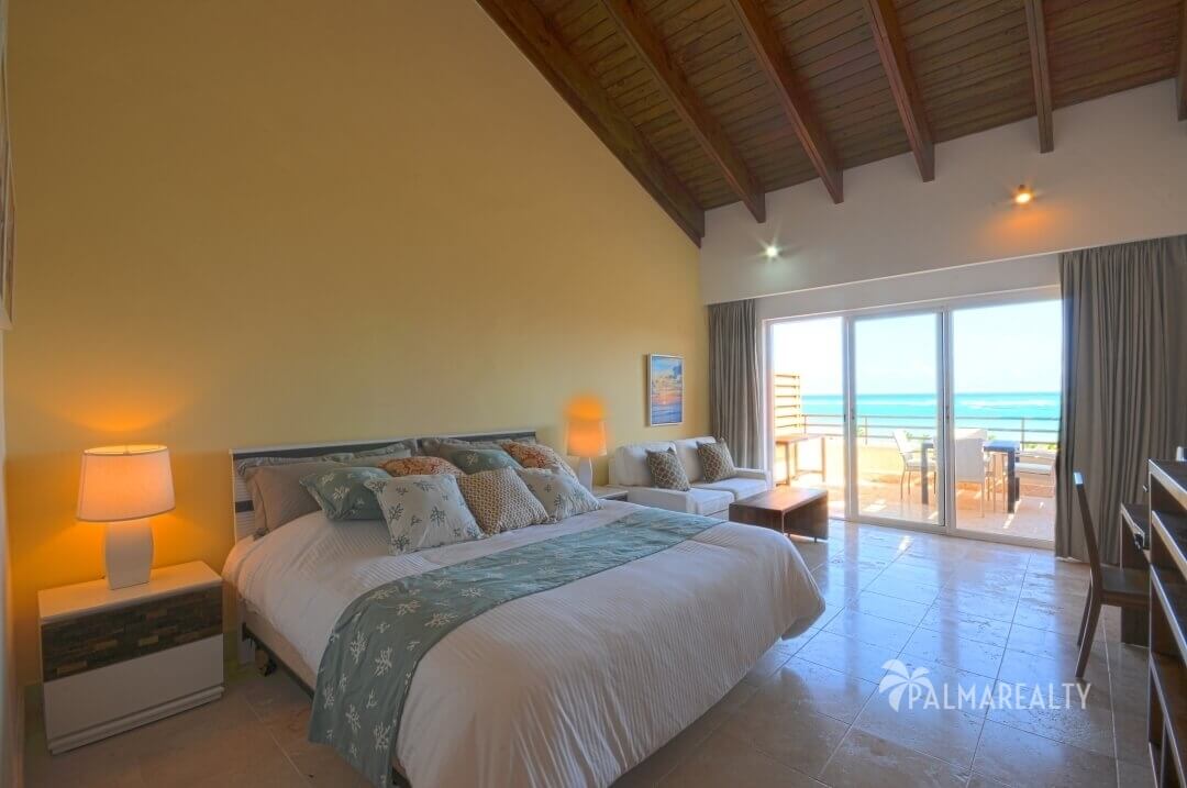 Продаются апартаменты с двумя спальнями и террасой на первой линии у моря в Сотогранде (Кап Кана, Доминиканская Республика)